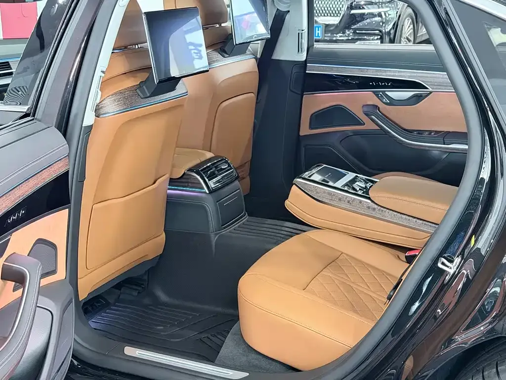 Audi A8 — фото 9