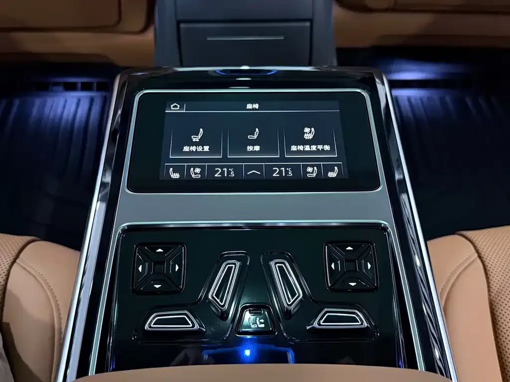 Audi A8 — фото 7