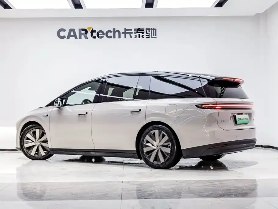 Li Auto Li i8 — фото 10