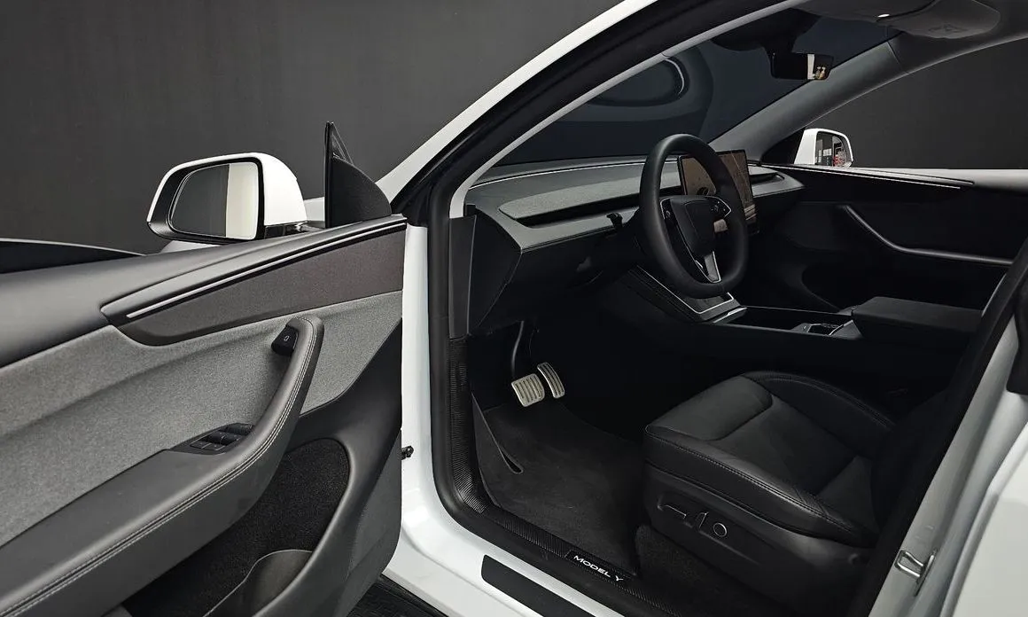 Tesla Model Y — фото 10