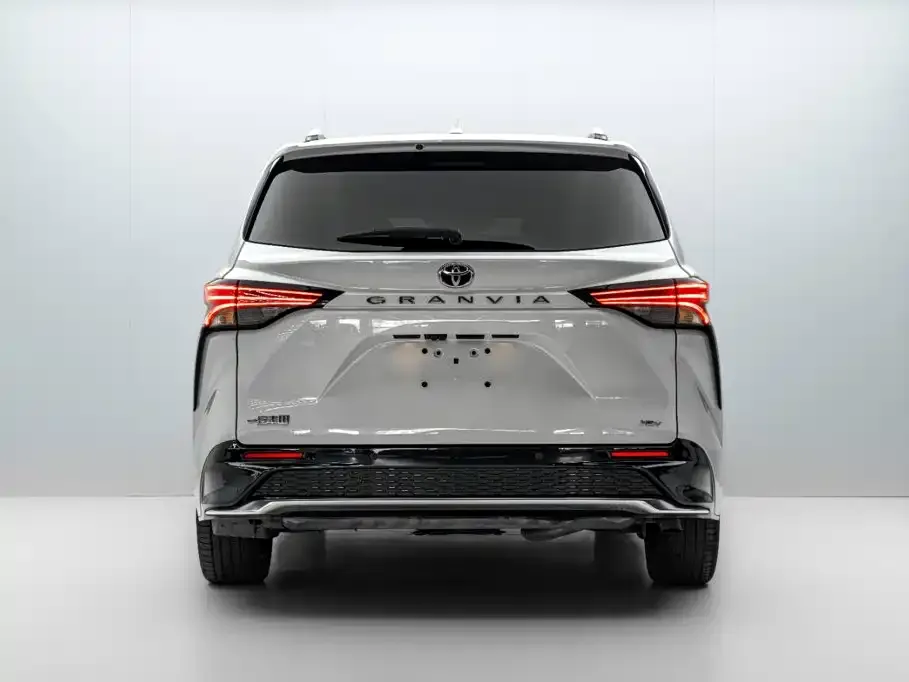 Toyota Granvia — фото 7