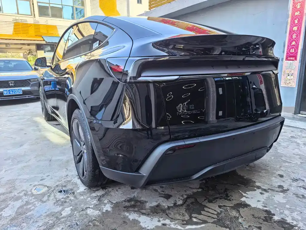 Tesla Model Y — фото 4