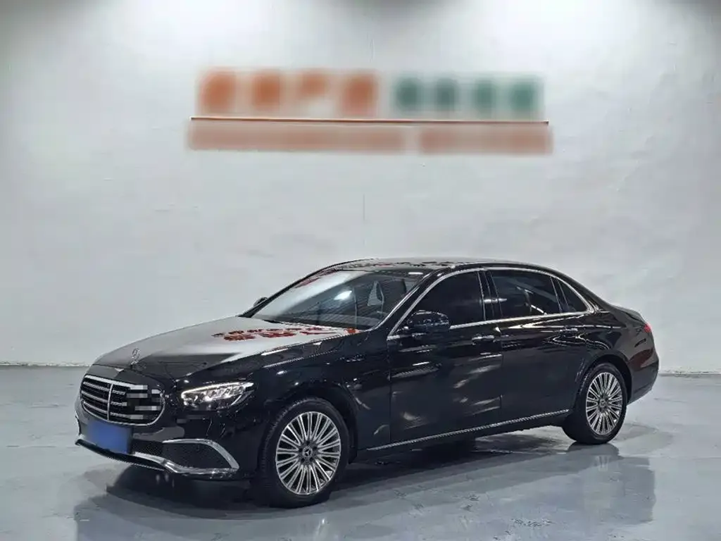 Mercedes-Benz E-Class — фото 1