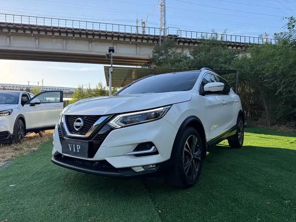 Nissan Qashqai — фото 1