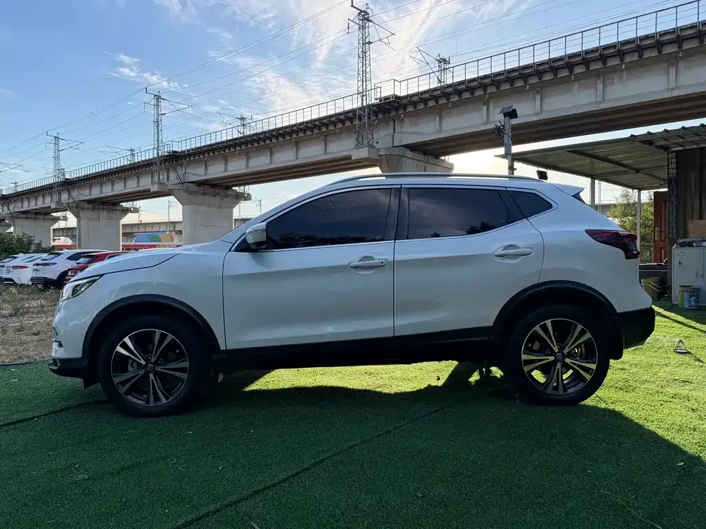 Nissan Qashqai — фото 9