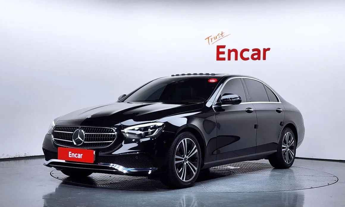 Mercedes-Benz E-Class — фото 1