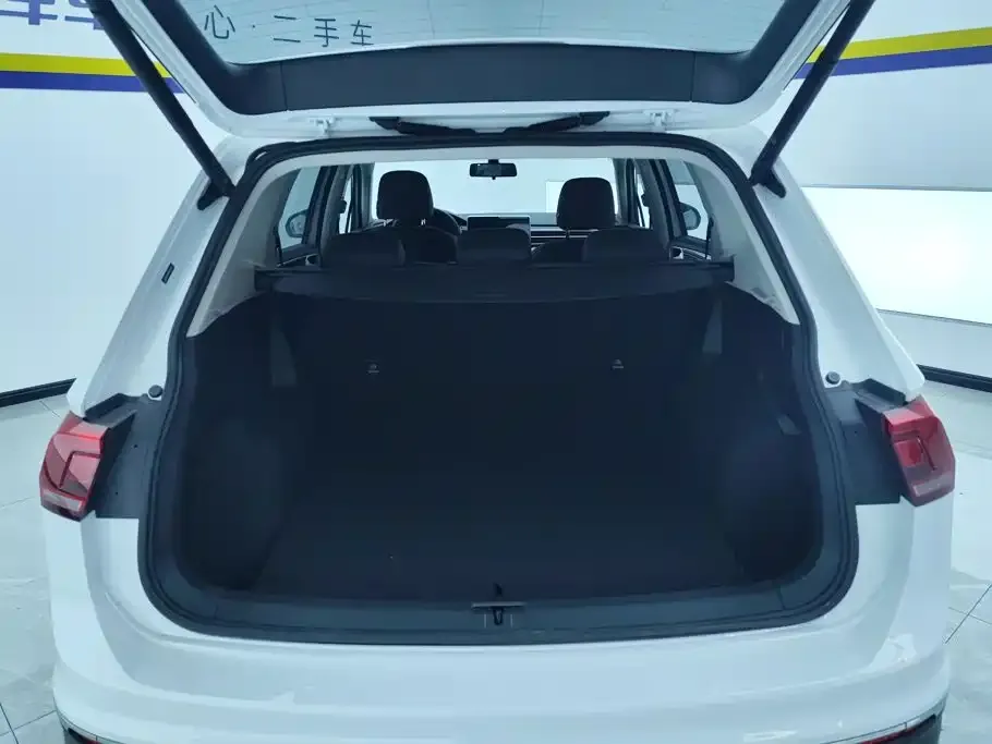Volkswagen Tiguan L — фото 6