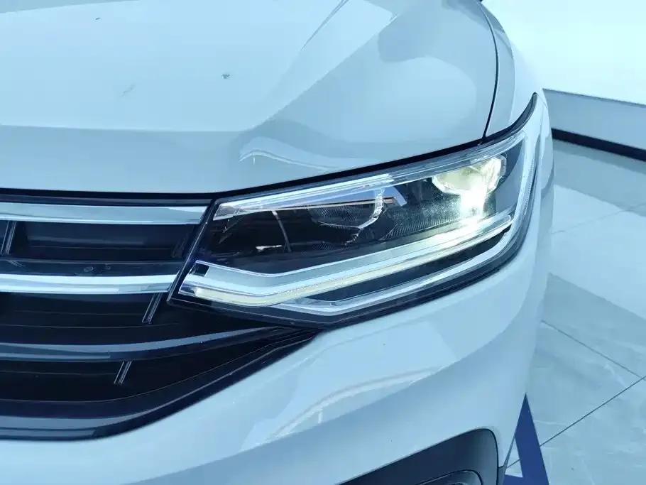 Volkswagen Tiguan L — фото 3