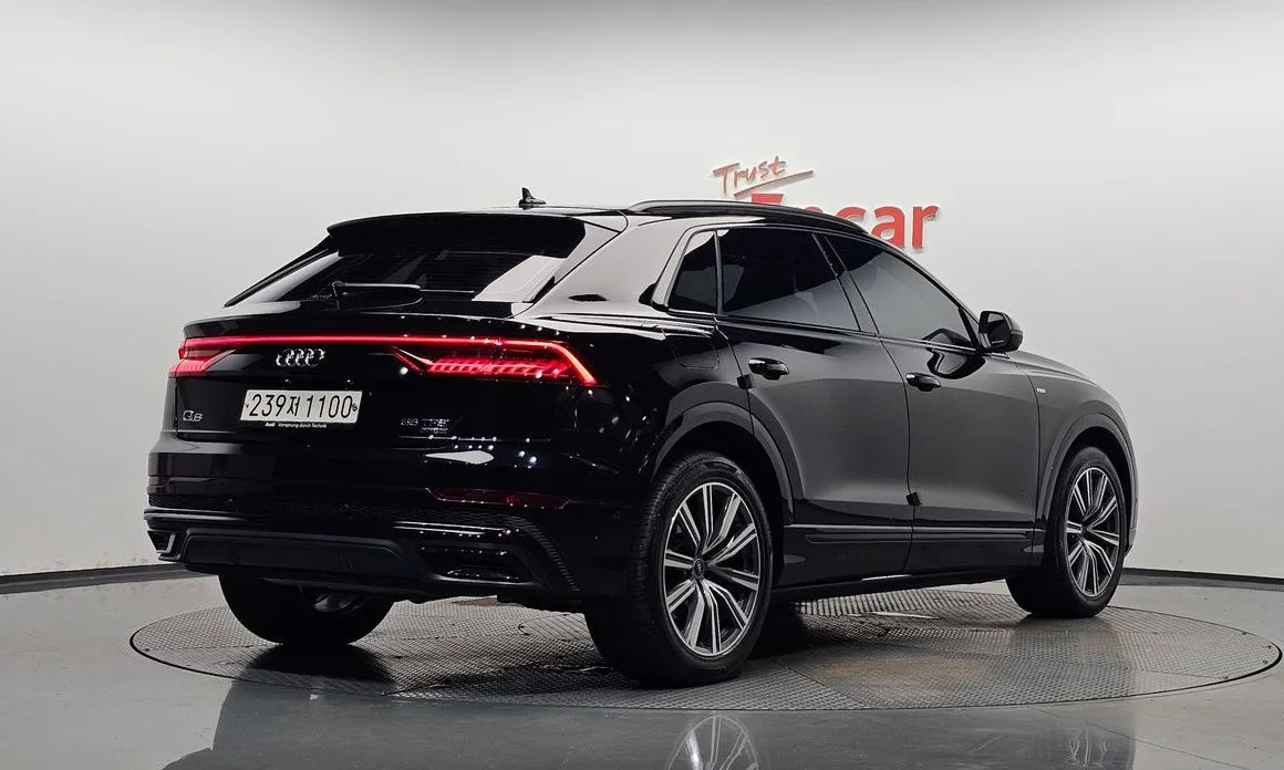 Audi Q8 — фото 7