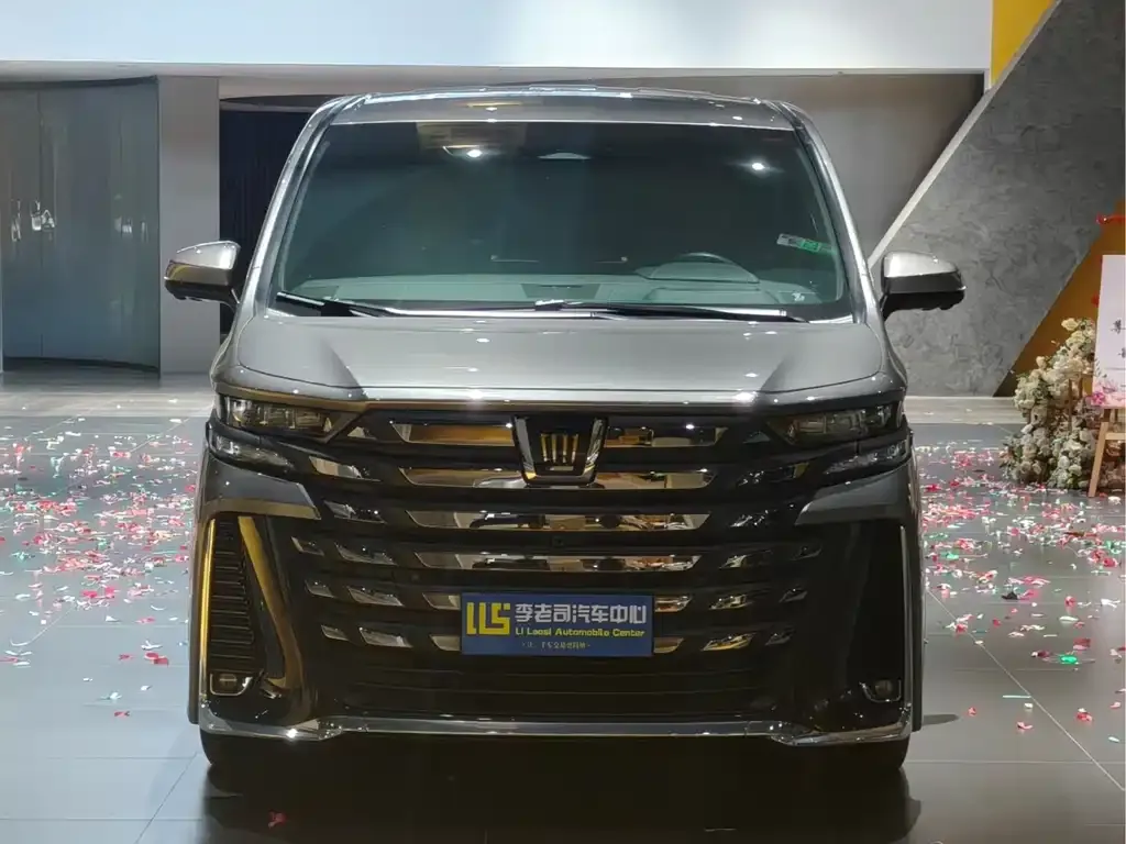 Toyota Vellfire — фото 4