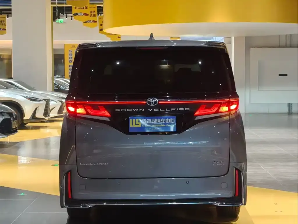 Toyota Vellfire — фото 8