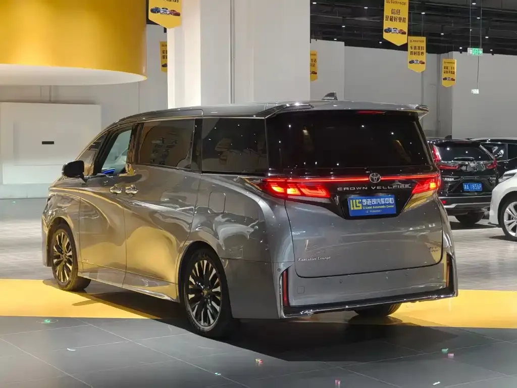 Toyota Vellfire — фото 9