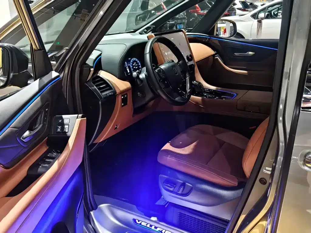 Toyota Vellfire — фото 3