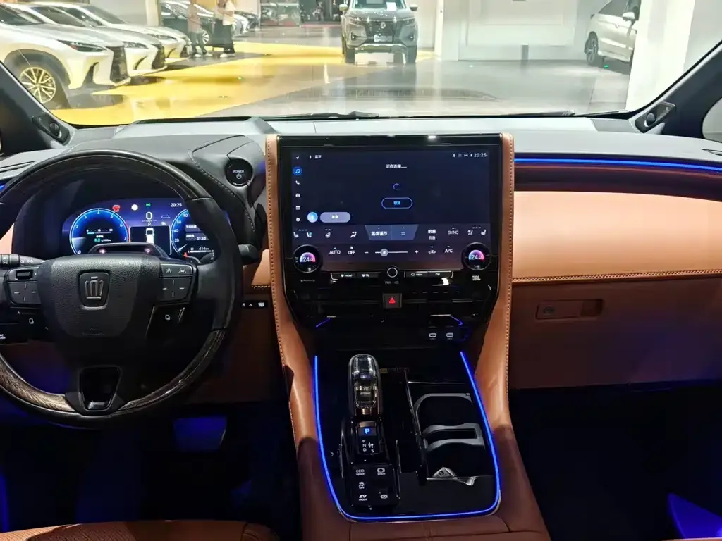Toyota Vellfire — фото 6