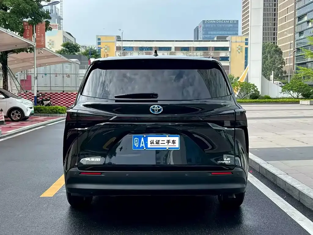 Toyota Sienna — фото 4