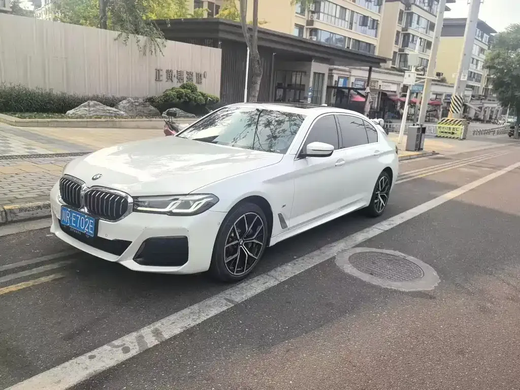 BMW 5 Series — фото 1