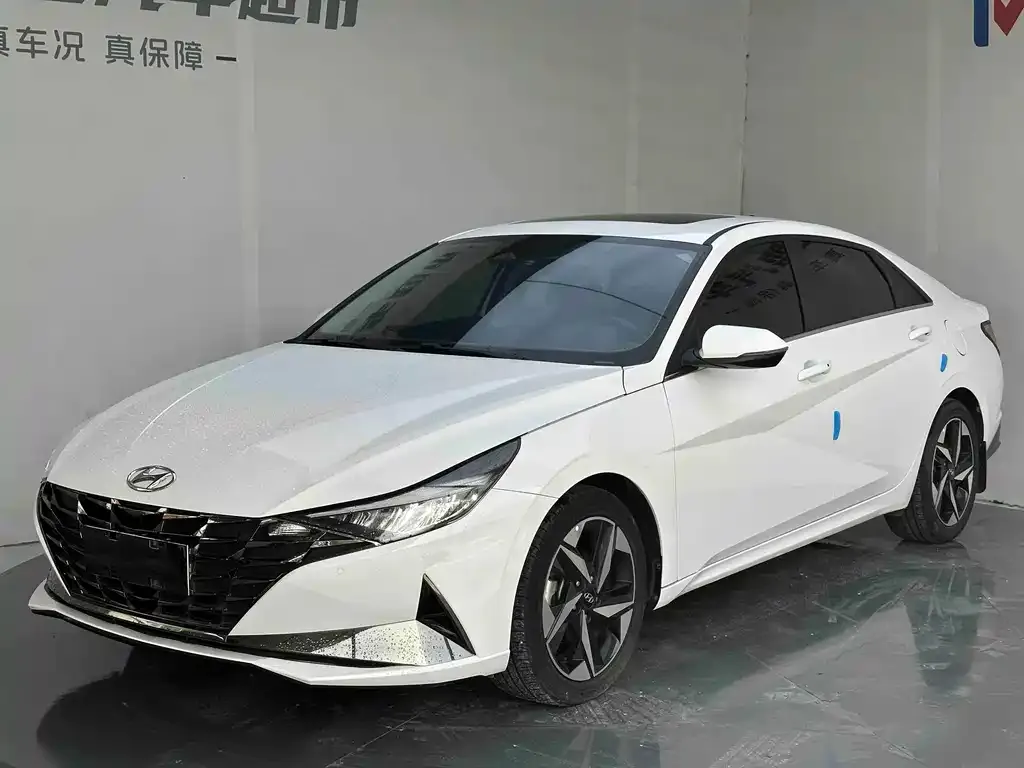Hyundai Elantra — фото 1