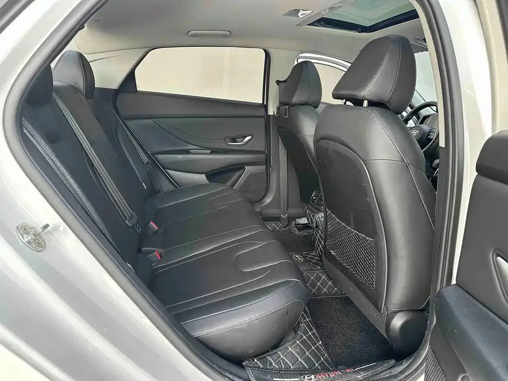 Hyundai Elantra — фото 6