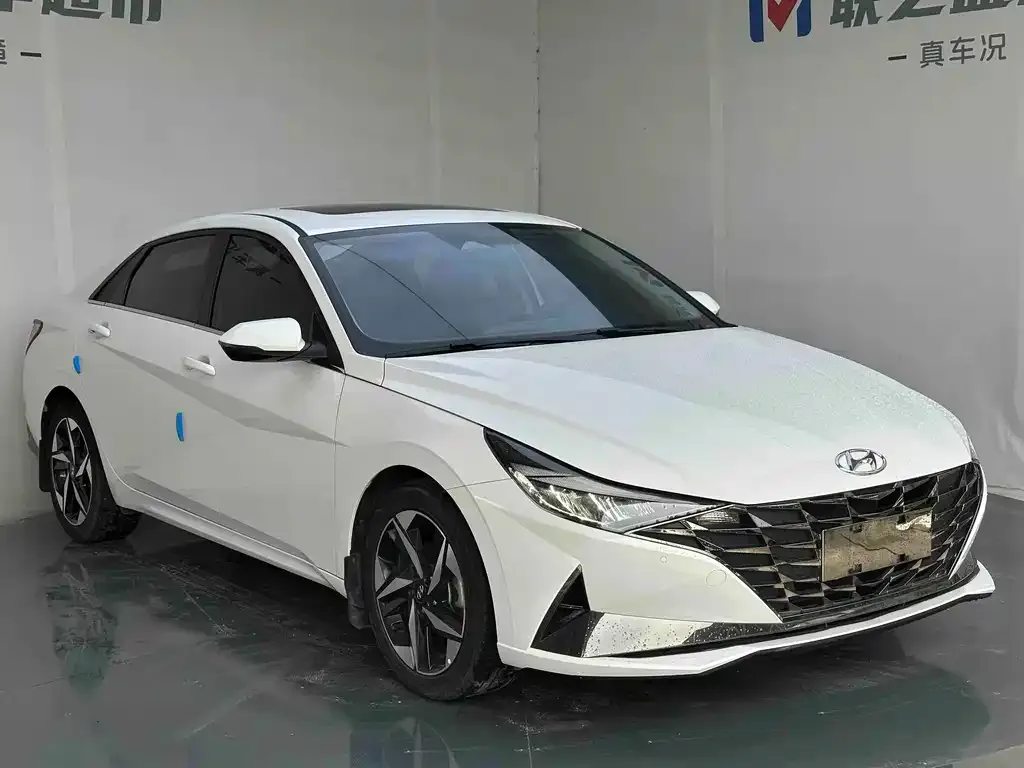 Hyundai Elantra — фото 2