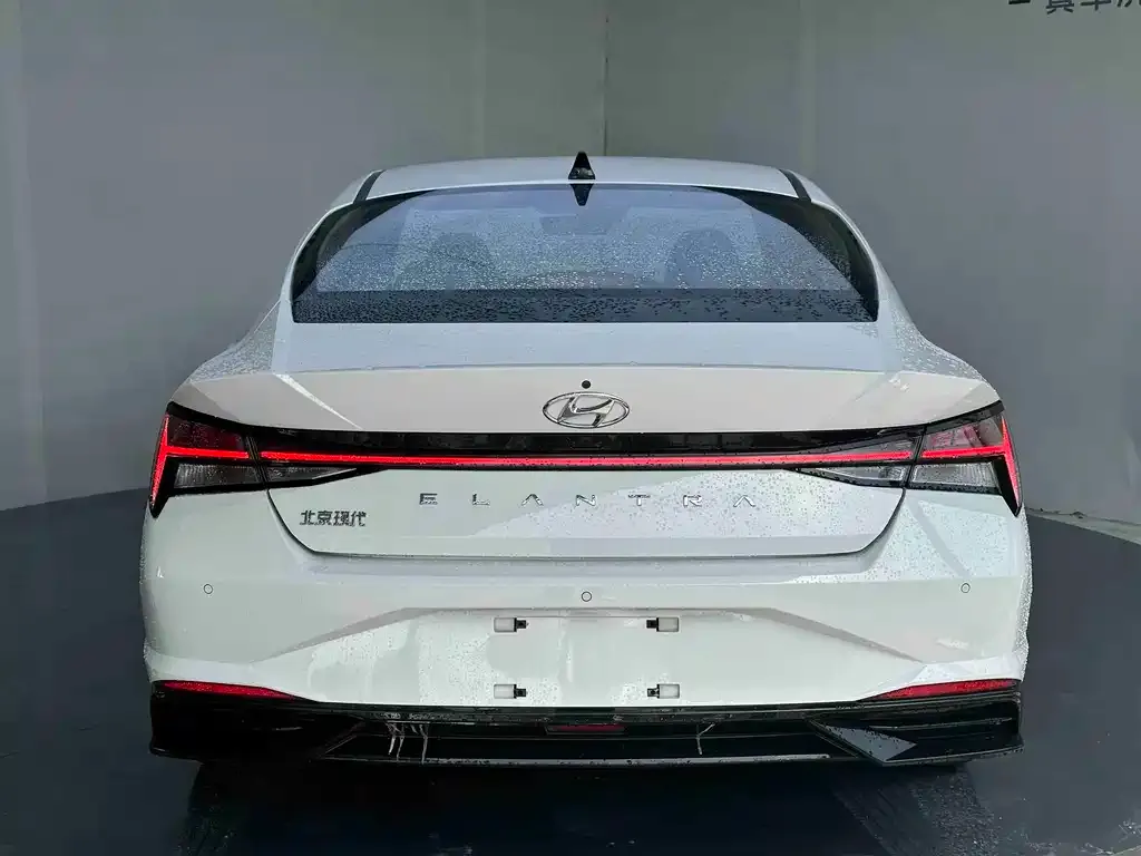 Hyundai Elantra — фото 3
