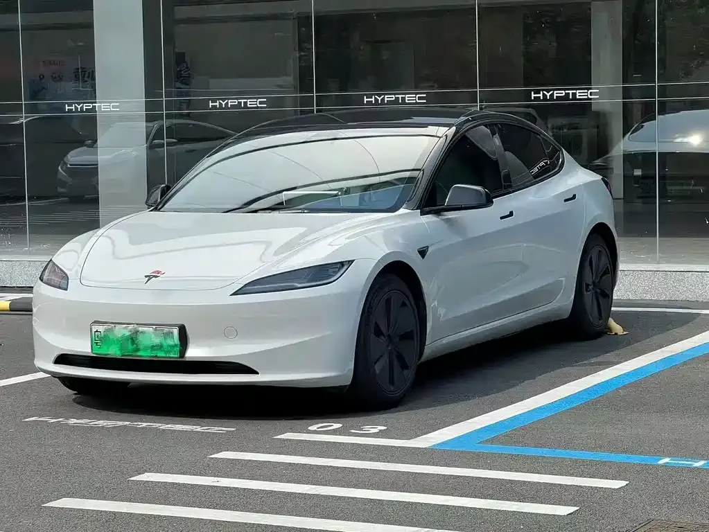Tesla Model 3 — фото 1