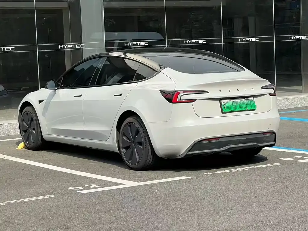 Tesla Model 3 — фото 9