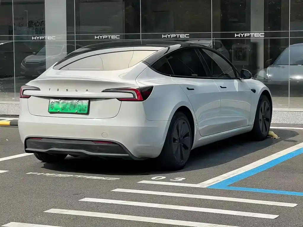 Tesla Model 3 — фото 3