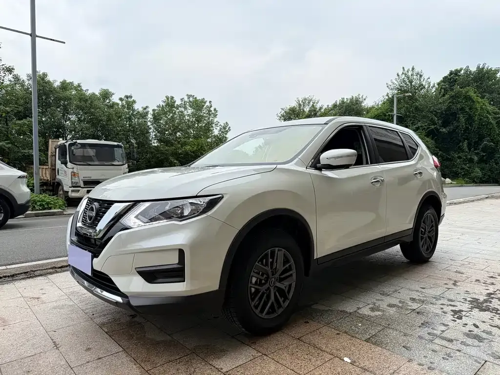 Nissan X-Trail — фото 1