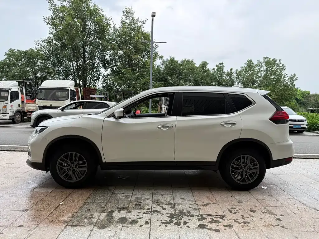 Nissan X-Trail — фото 10