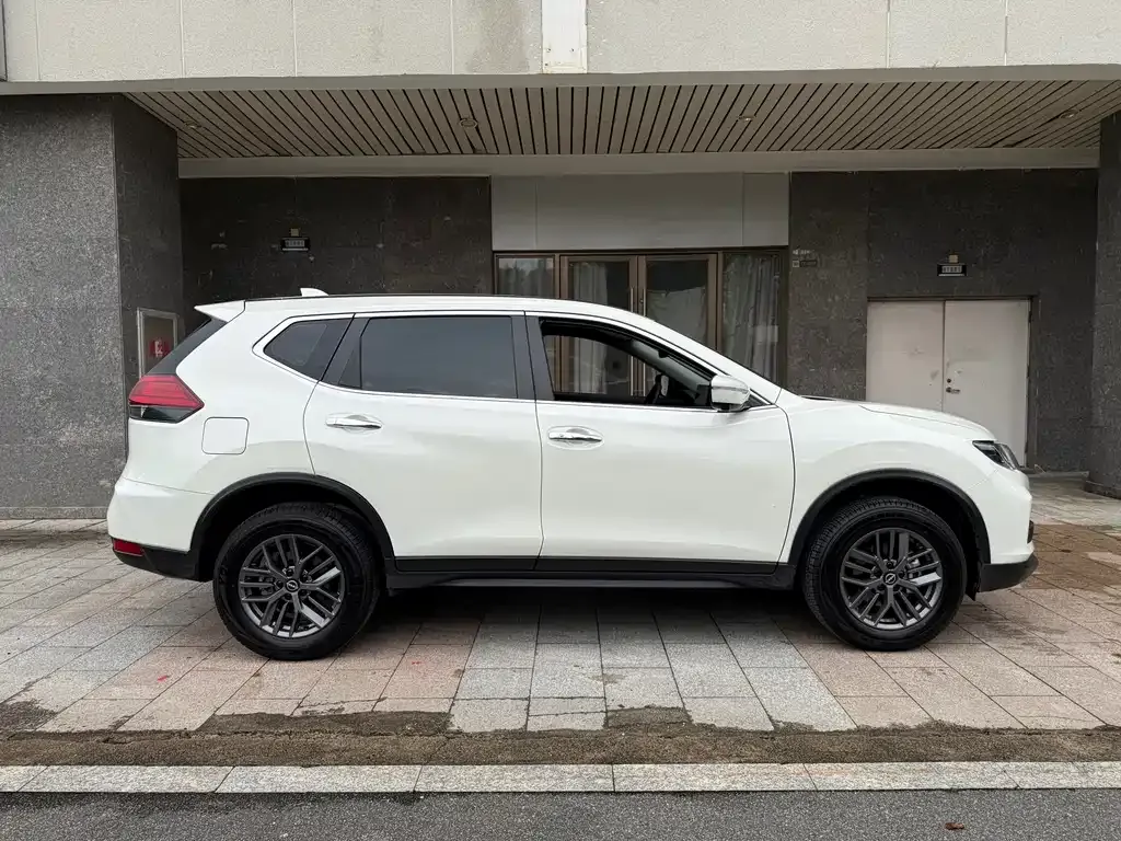 Nissan X-Trail — фото 9