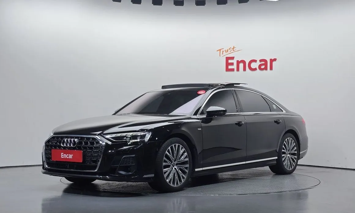 Audi A8 — фото 1