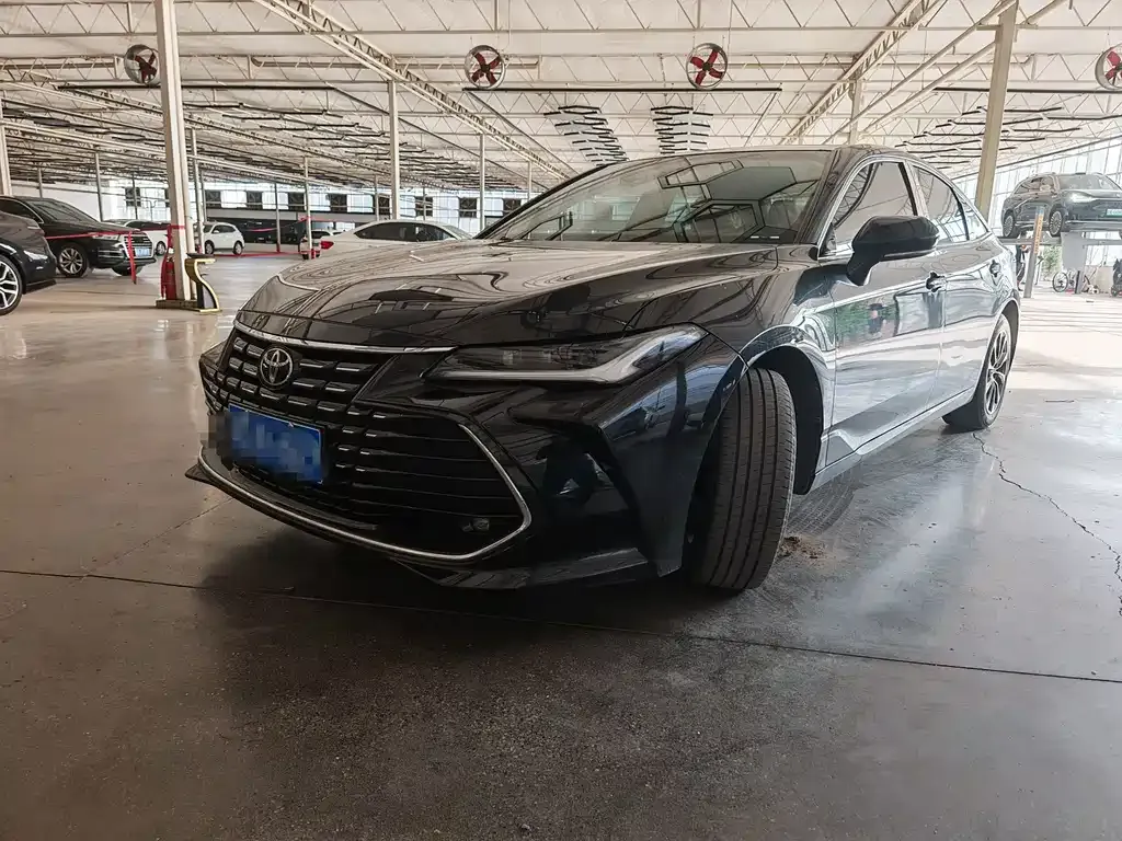 Toyota Avalon — фото 1