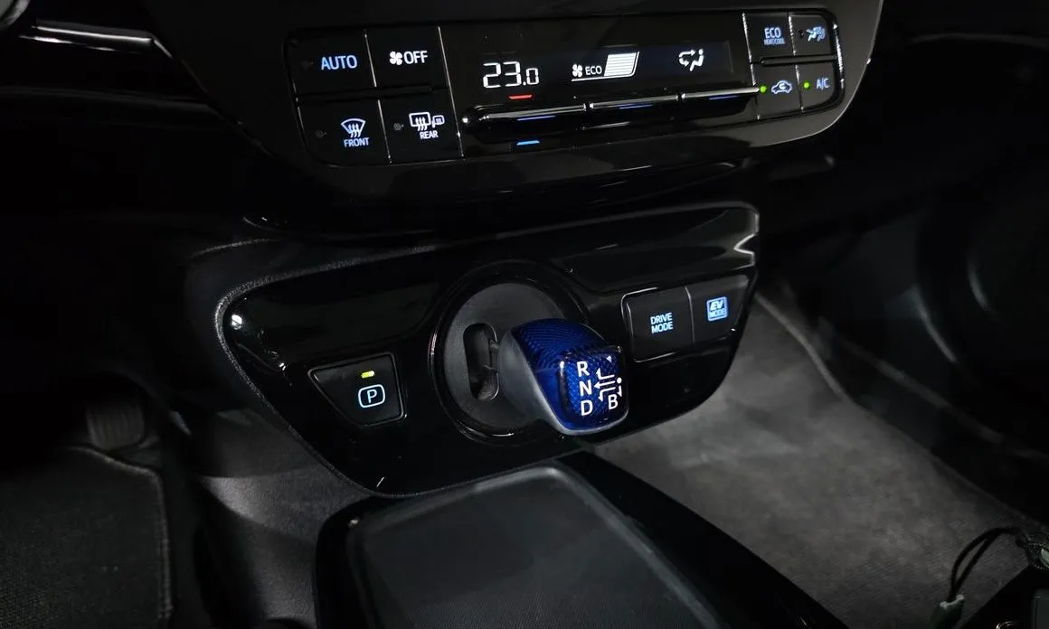 Toyota Prius — фото 5