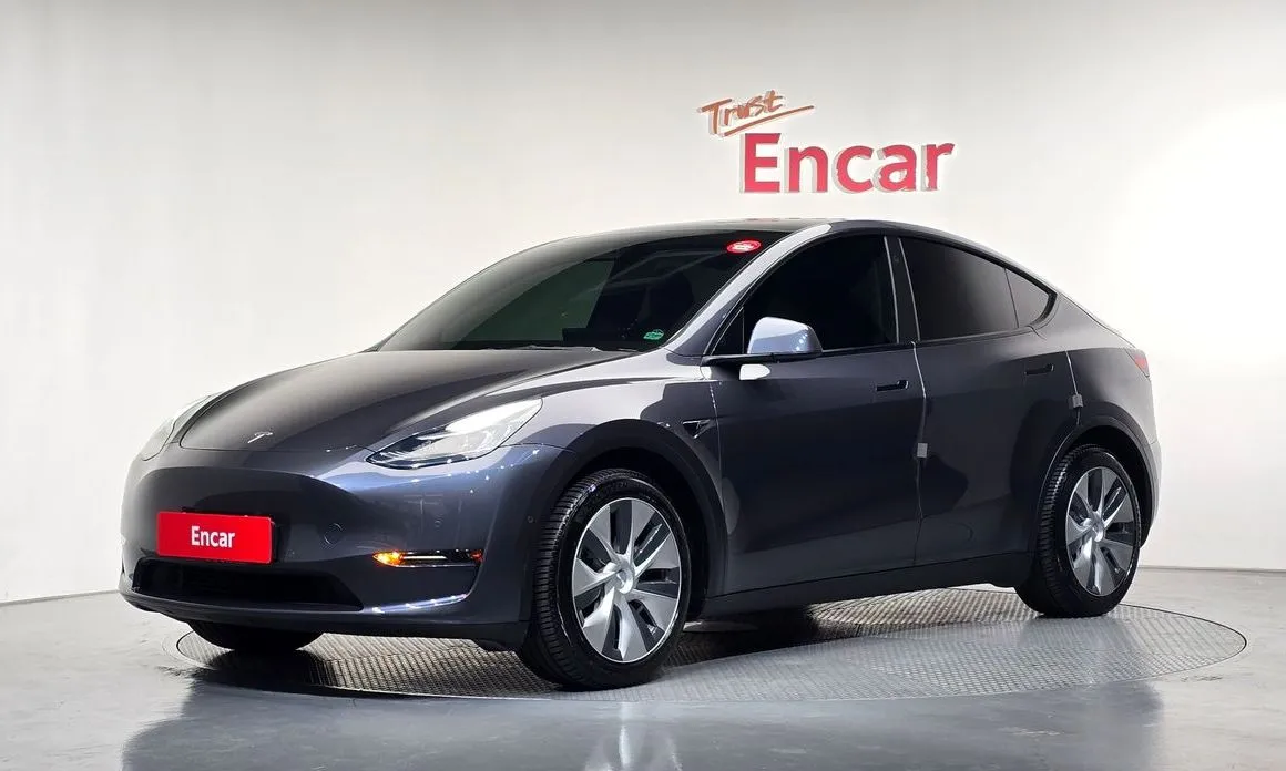 Tesla Model Y — фото 1