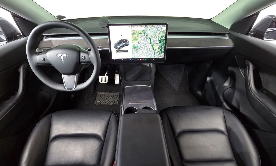 Tesla Model Y — фото 10