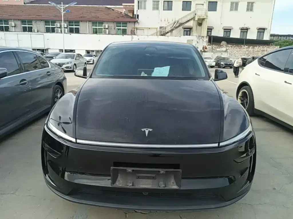 Tesla Model Y — фото 8