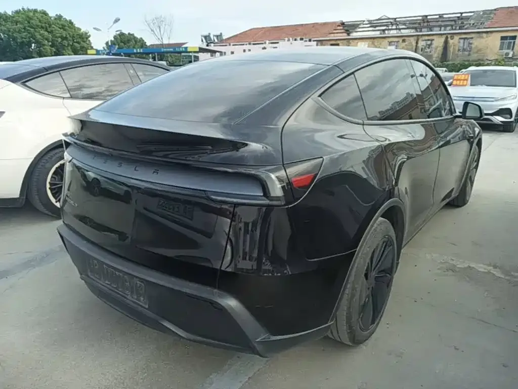 Tesla Model Y — фото 7
