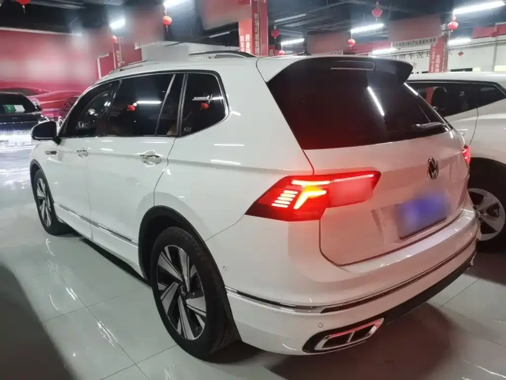 Volkswagen Tiguan L — фото 9