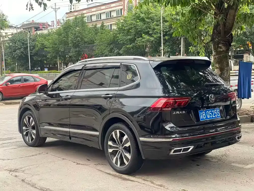 Volkswagen Tiguan L — фото 2