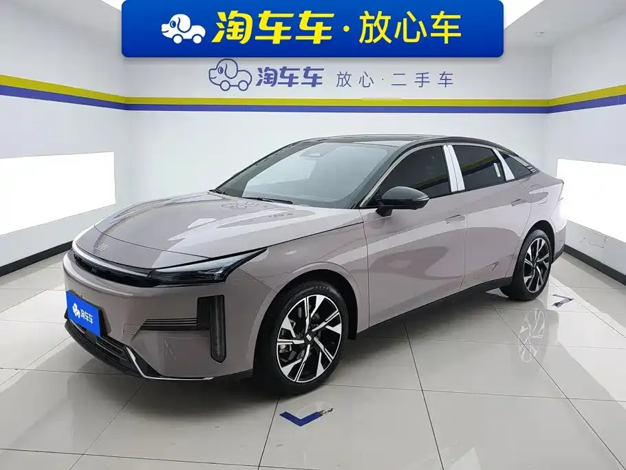 Geely Galaxy L6 — фото 1