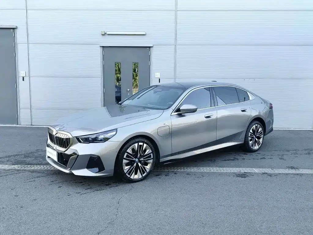 BMW i5 — фото 1