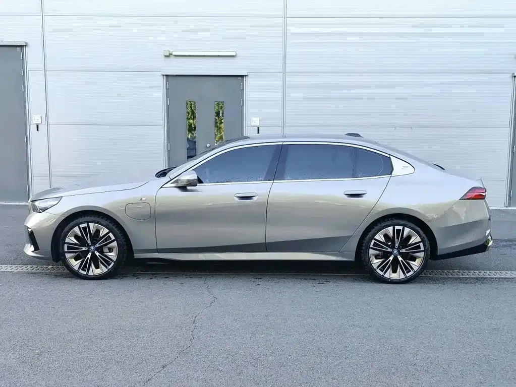 BMW i5 — фото 3