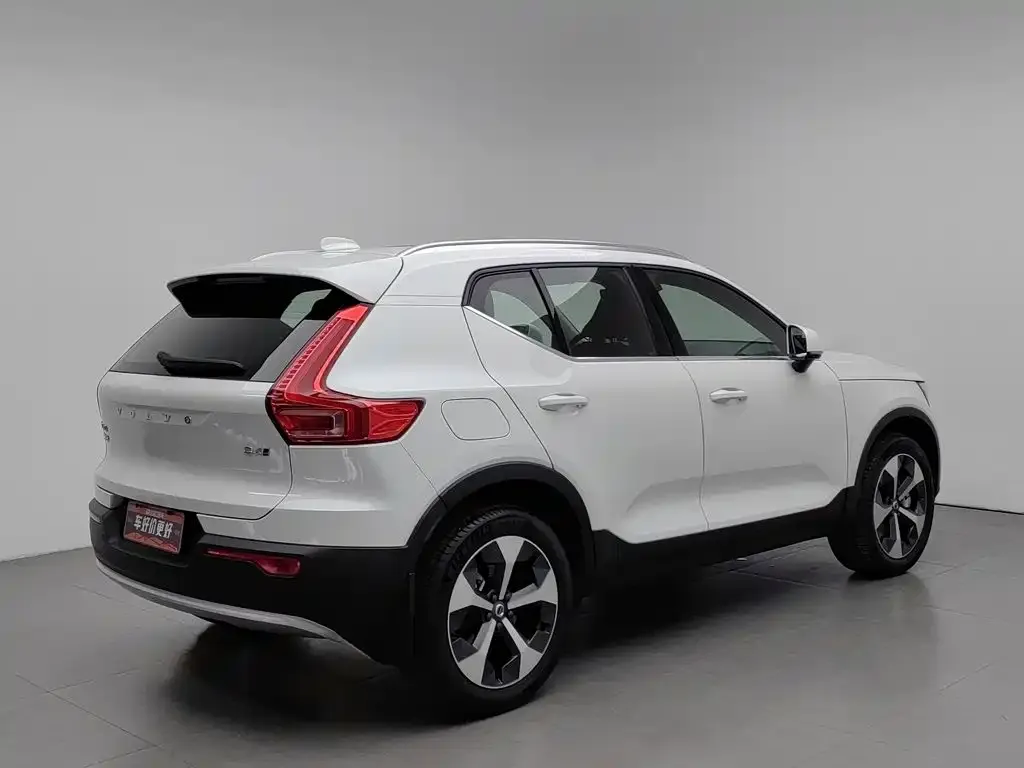 Volvo XC40 — фото 3