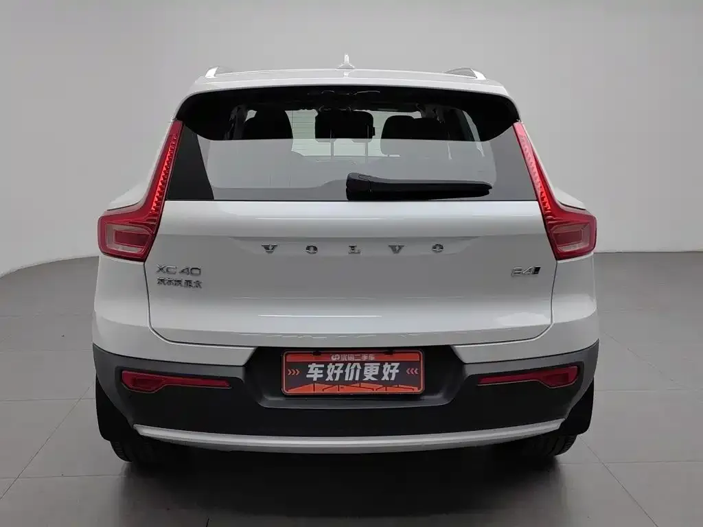 Volvo XC40 — фото 7