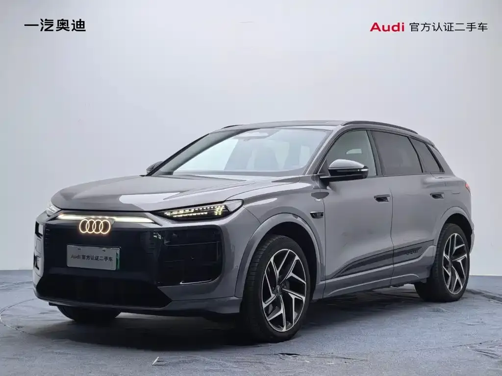 Audi Q6L e-tron — фото 1
