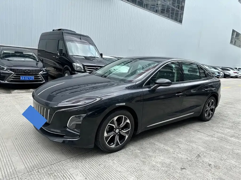 Hongqi E-QM5 — фото 1
