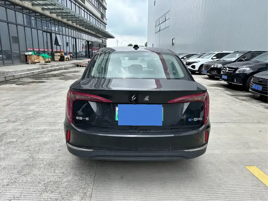 Hongqi E-QM5 — фото 6