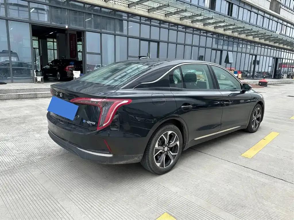 Hongqi E-QM5 — фото 5