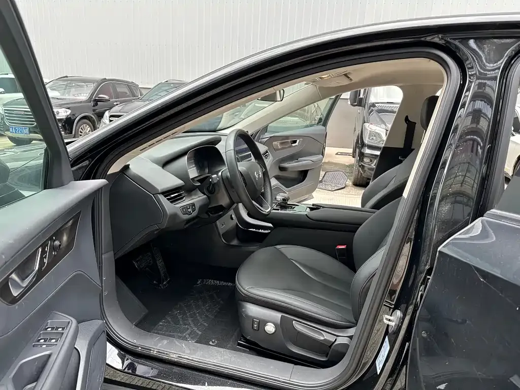 Hongqi E-QM5 — фото 2
