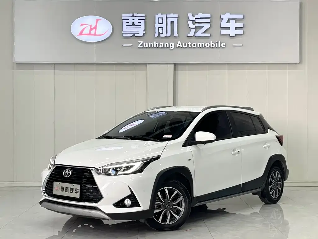 Toyota Yaris L — фото 1